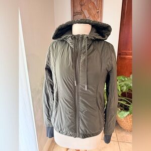 Lululemon Olive Green Hooded Jacket Size 6 Lightweight Full Zip Athletic Coat